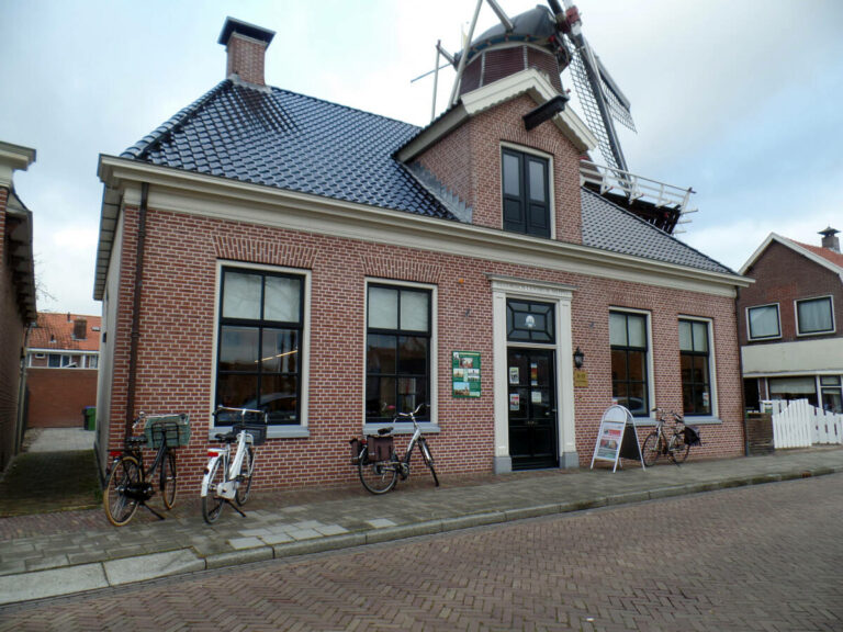 Het pand van “Historisch Centrum Meppel” (HCM) aan de Sluisgracht van waaruit de Stichting Oud Meppel veel van haar activiteiten organiseert.